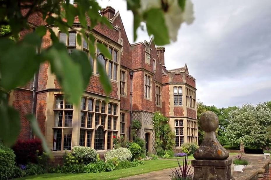 Putteridge Bury Wedding DJ Hire & Disco Hire