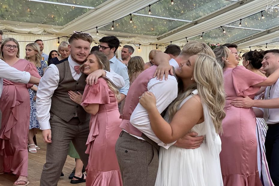 Choosing Your Perfect Wedding DJ